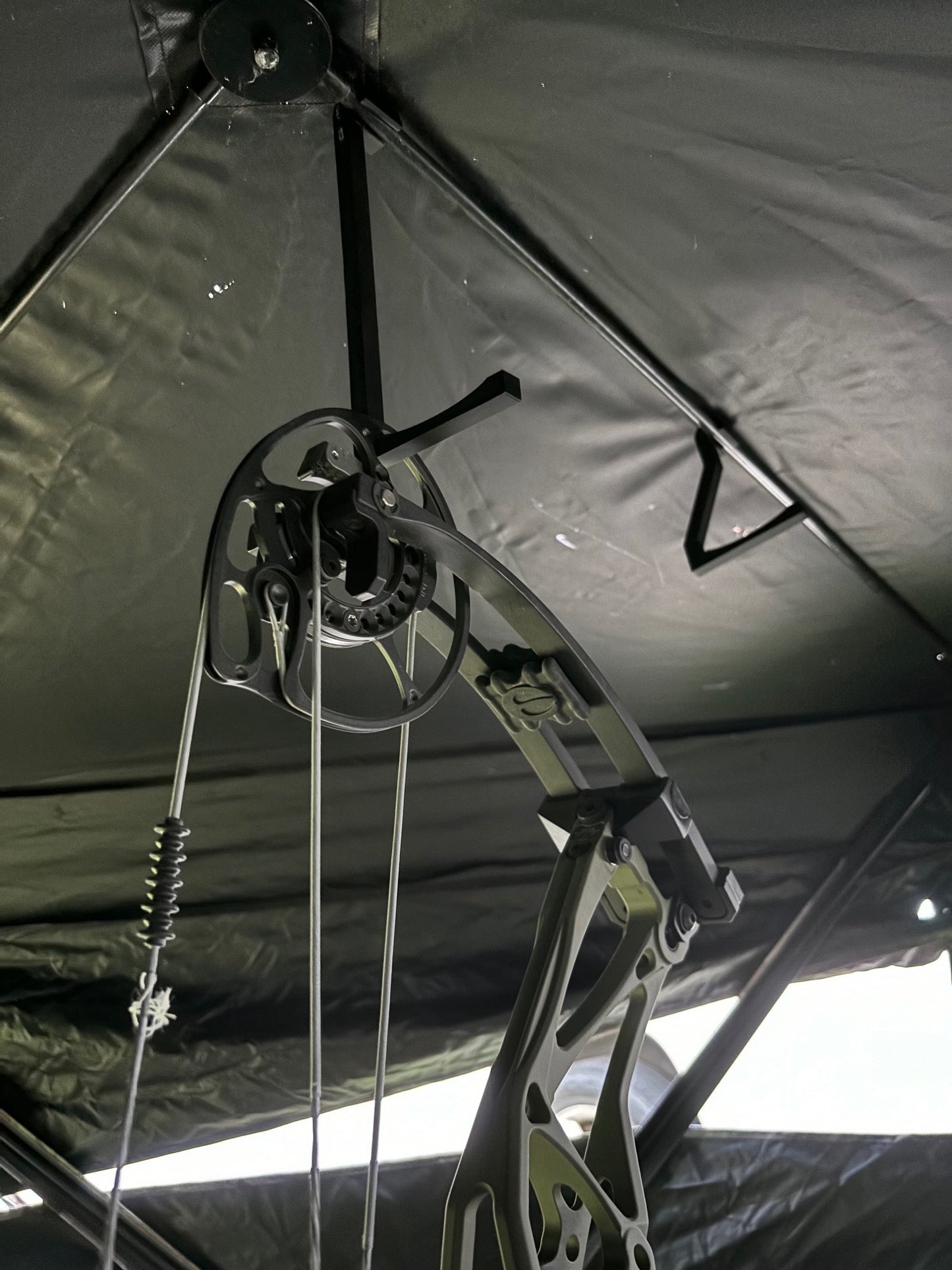 Hub Hanger - Bow Hanger for Ground Blind